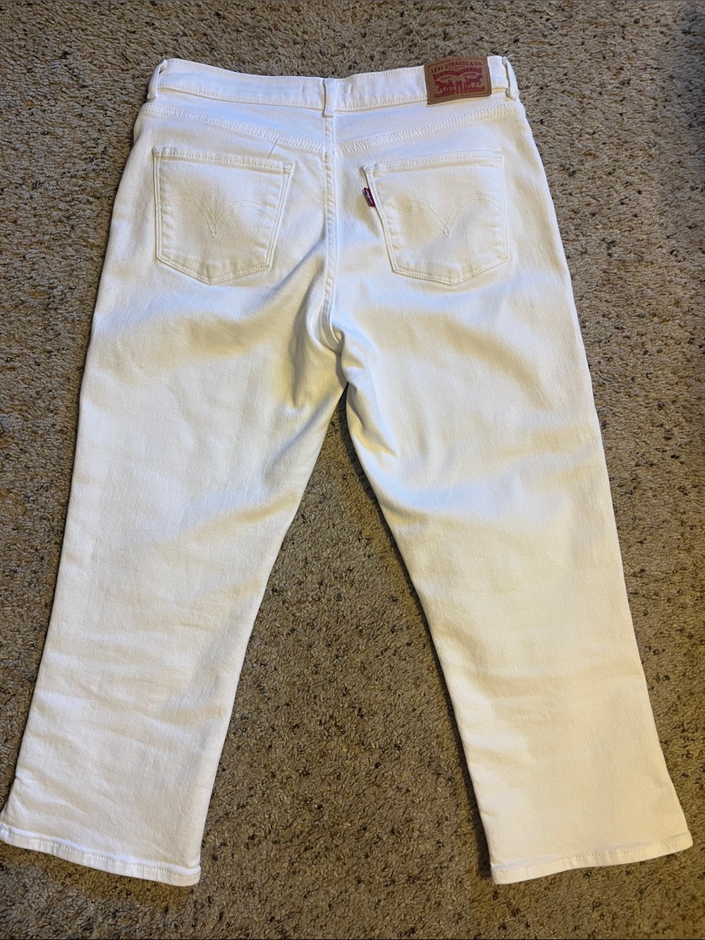 Levi's White Cropped Capri Jeans - Picture 4 of 8